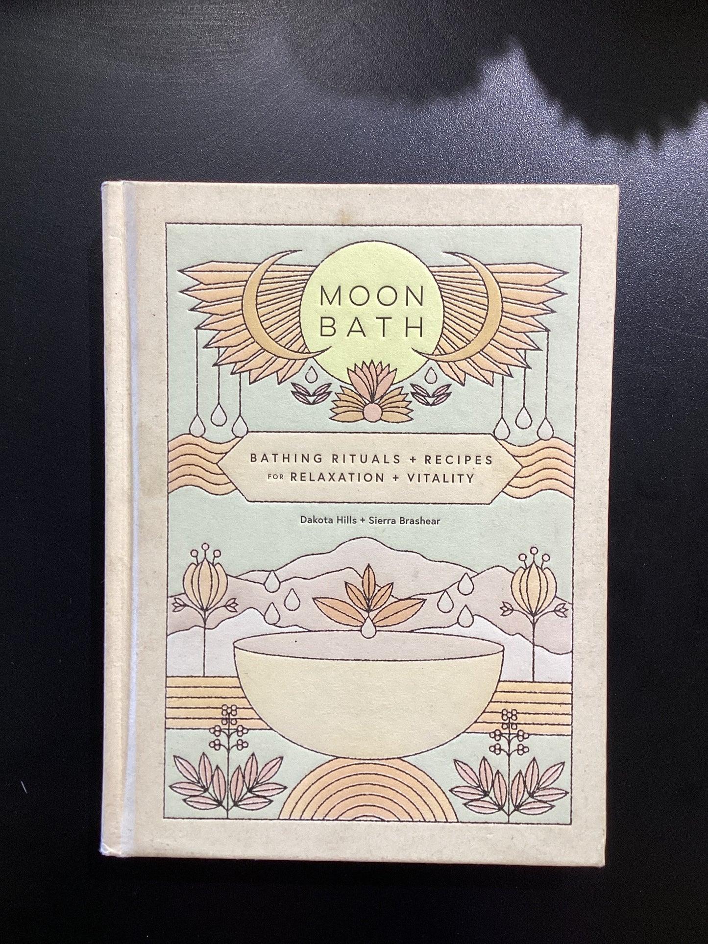 Moon Bath: Bathing Rituals + Recipes for Relaxation + Vitality